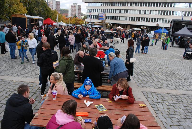 Festival jídla zaplnil centrum Mostu