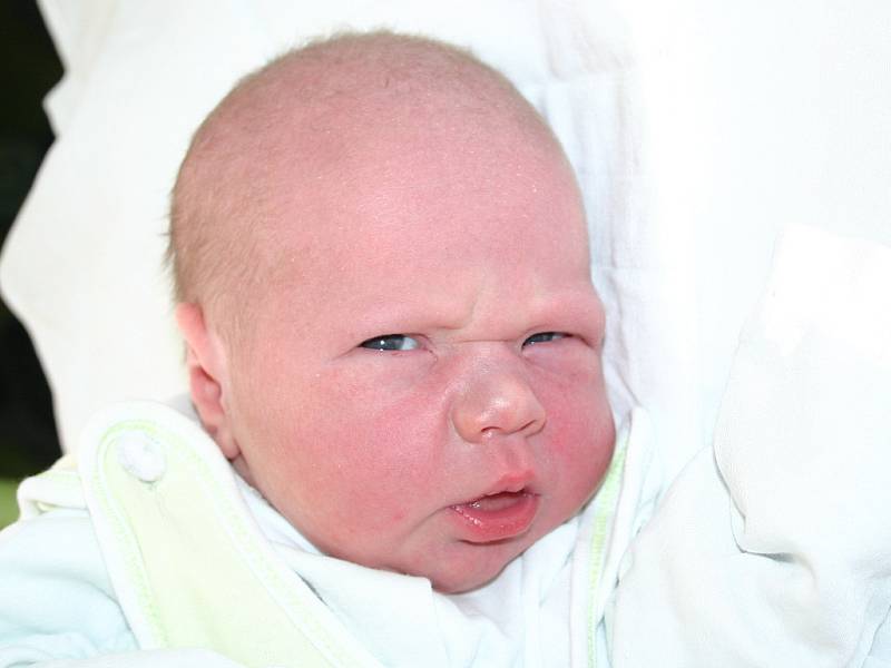 Mamince Michaele Slabé z Mostu se 21. dubna ve 22.55 hodin narodil syn Jan Slabý. Měřil 51 centimetrů a vážil 3,79 kilogramu.