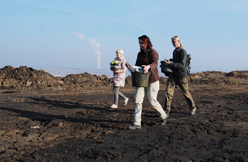 Archeologické naleziště Nesvětice. Výzkum lokality s pohřebištěm a vesnicí byl přerušen 29. října 2021, na jaře 2022, po zimní pauze, budou práce v terénu obnoveny.