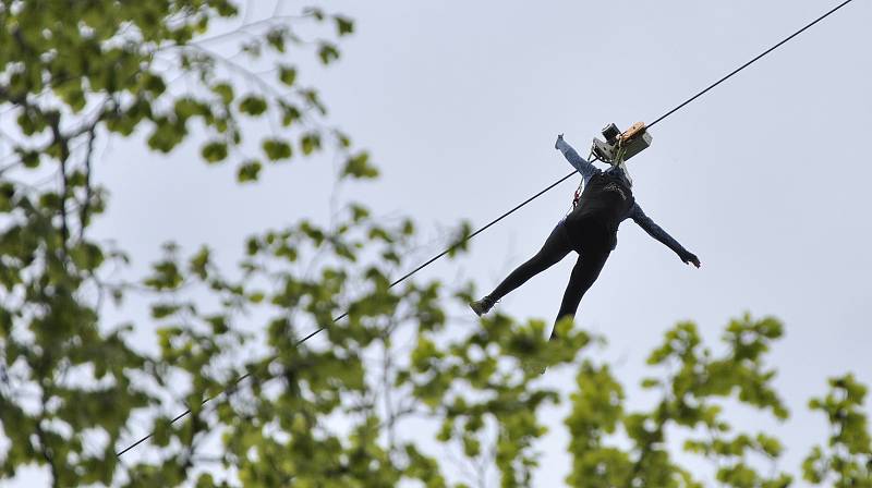 Ve Sport areálu Klíny v Krušných horách na Mostecku zprovoznili lanový skluz (zipline) přes Šumenské údolí.