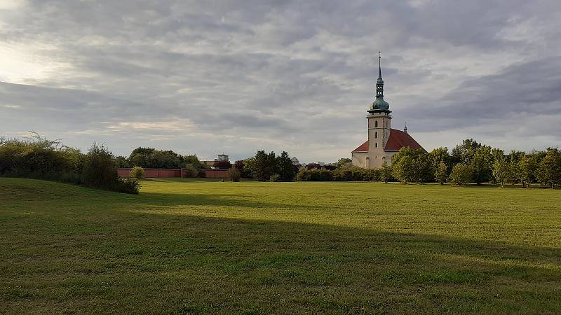 Tady bude stanové městečko.