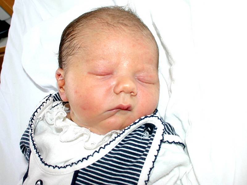 Mamince Pavle Roučkové z Mostu se 9. září ve 12.33 hodin narodil syn Denis Mašek. Měřil 55 centimetrů a vážil 4,19 kilogramu.