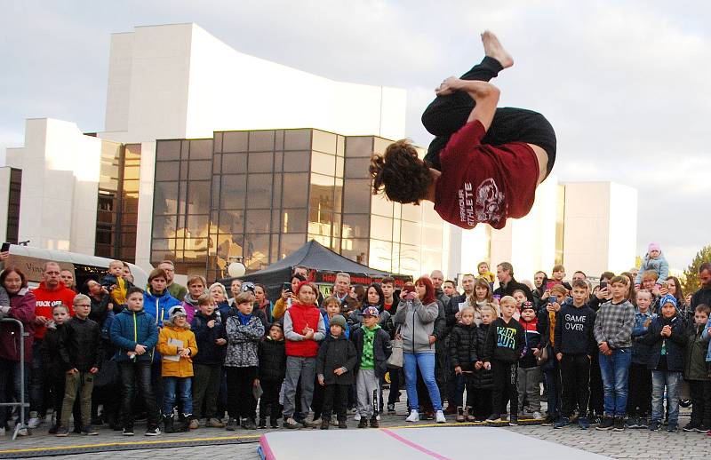 Festival jídla zaplnil centrum Mostu