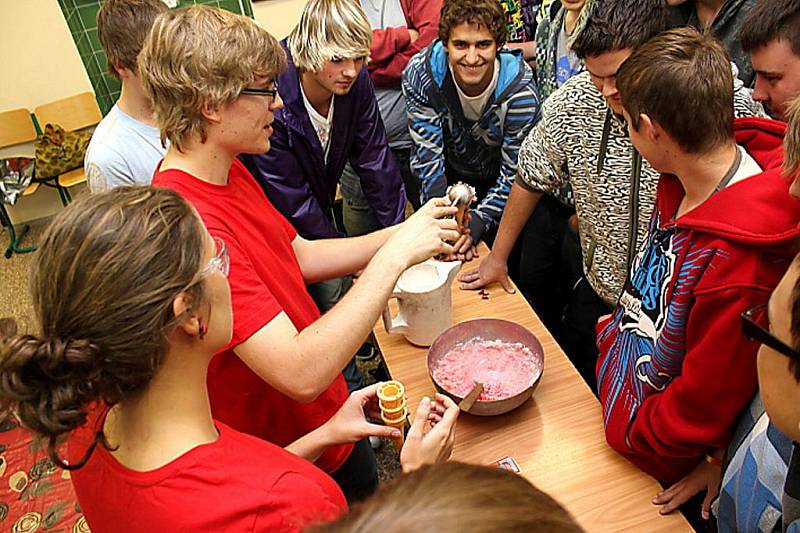 Hodina chemie na Educhemu trochu jinak.