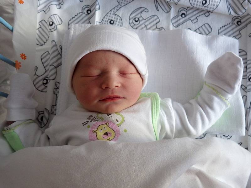 Denis Kancián se narodil 16. ledna 2018 v 19.35 hodin mamince Veronice Pichlerové z Lomu. Měřil 53 cm a vážil 3,95 kilogramu.