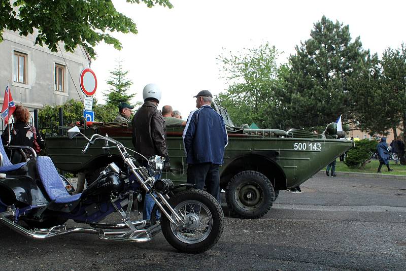 Město Lom poprvé uspořádalo memoriál amerického pilota – stíhače Johna Halsteada Bankse III.