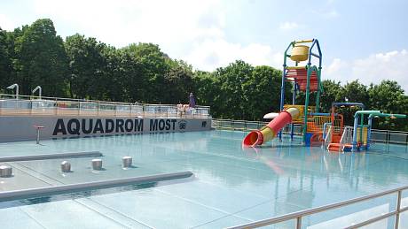 Letní bazény v aquadromu v Mostě jsou otevřené.