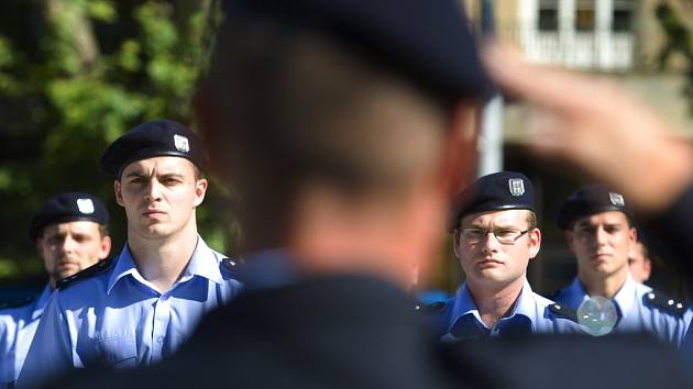 Ulice čekají na nové policisty. 