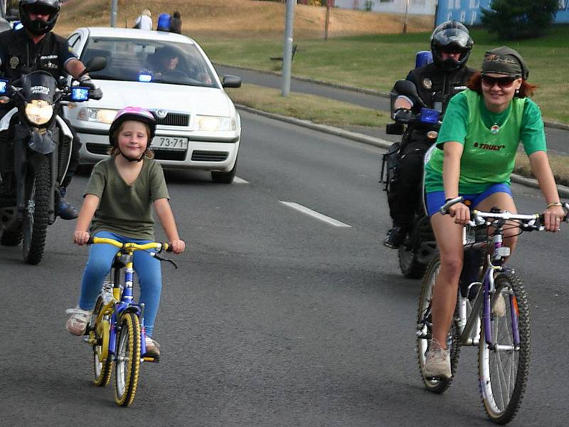 Cyklisté se v úterý odpoledne vydali na jízdu Mostem. Chtěli upozornit na alternativní způsoby dopravy.