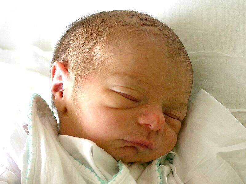 Mamince Kateřině Nové z Mostu se 11. června v 1:50 hodin narodil syn Pavel Černý. Vážil 2,54 kilogramu a měřil 48 centimetrů.