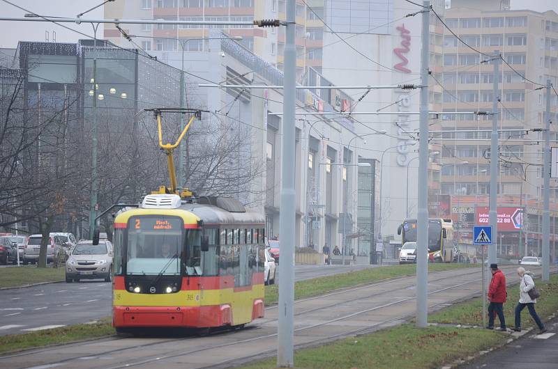 Tato veřejná prostranství na třídě Budovatelů se mají rekonstruovat.