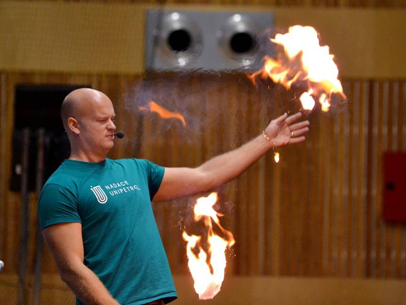 Báječný den s chemií v mostecké sportovní hale