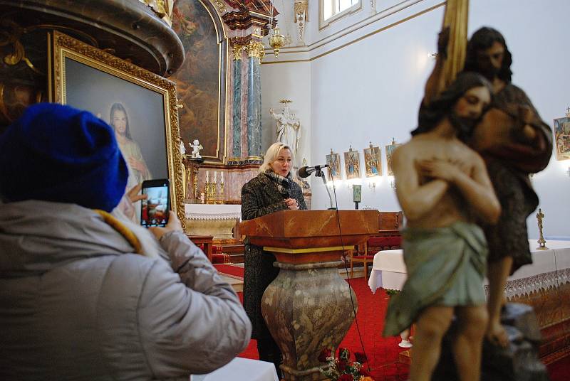 Ceremoniál k výročí 30 let založení Schola Humanitas se konal v litvínovském kostele.