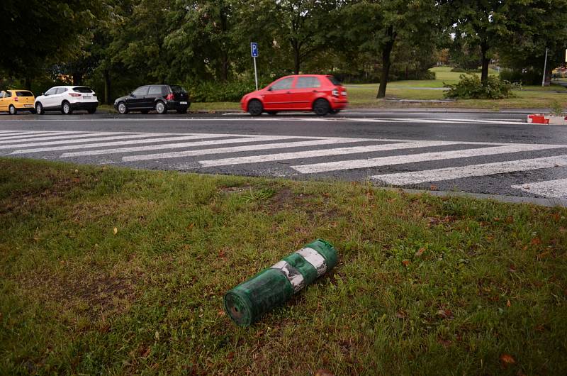 Zelené sloupky, balisety, na silnicích v ulicích Františka Halase a Bělehradská v Mostě zůstanou