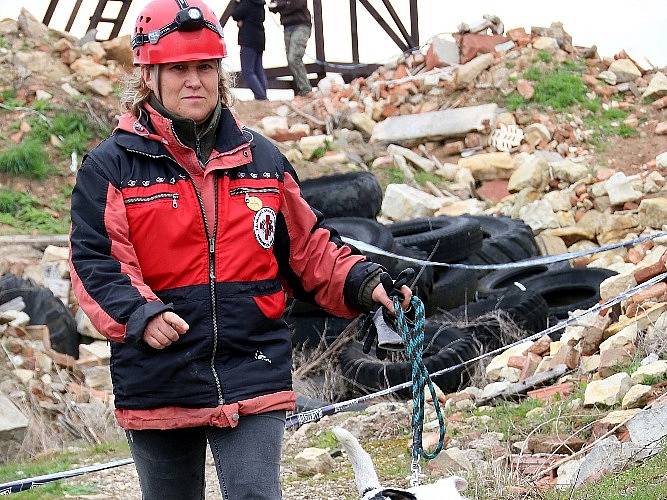 Cvičení pardubických kynologů ve Chbanech