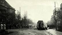 Dobové fotografie po nehodě úzkorozchodné tramvaje 1. listopadu 1960 v Mostě. 