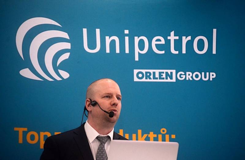 Unipetrol otevřel tréninkové centrum. Nové zaměstnance bude školit na zmenšených modelech provozu.