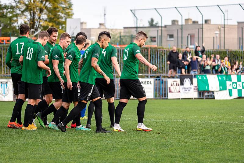 FK Baník Most-Souš (v zeleném) při zápase ve Slaném.