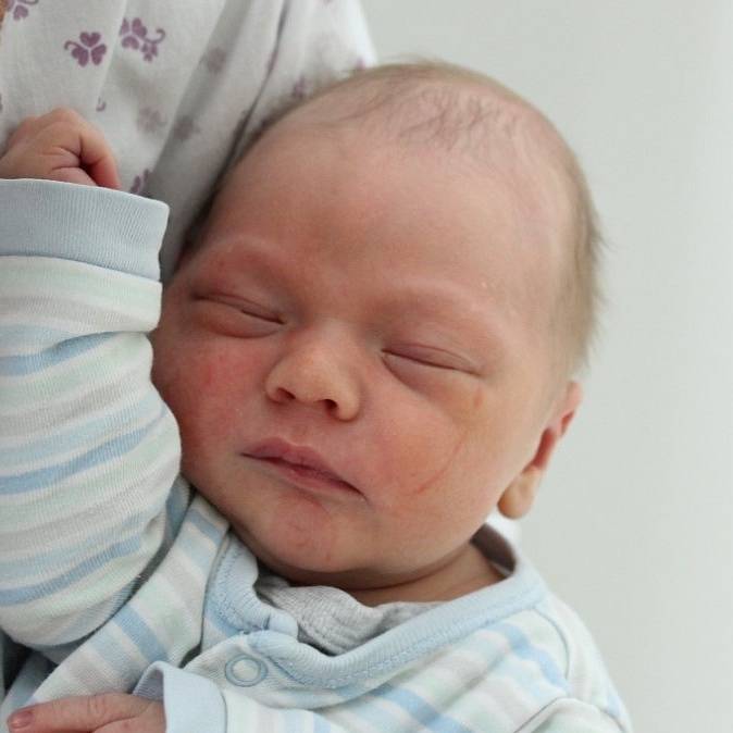 Dominik Storský se narodil 26. září v 15.46 hodin mamince Denise Storské z Filipova. Měřil 47 cm a vážil 3,30 kg.