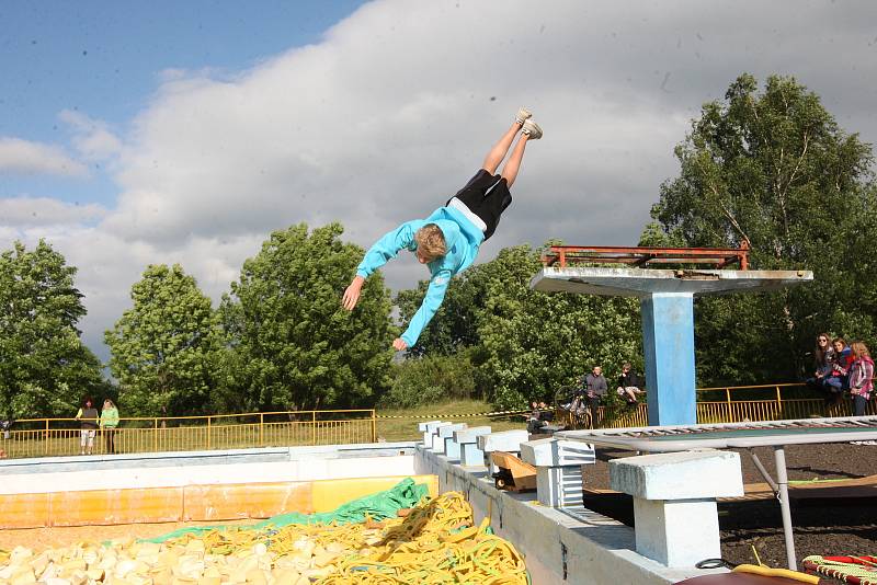 V Havrani na Mostecku zahájil v roce 2012 činnost jumpark i pro veřejnost, zaskákat si tam mohli všichni zájemci