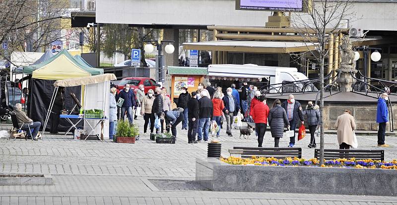 Farmářský trh na 1. náměstí v Mostě v sobotu 24. dubna.