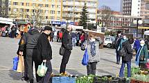 Farmářský trh na 1. náměstí v Mostě v sobotu 24. dubna.