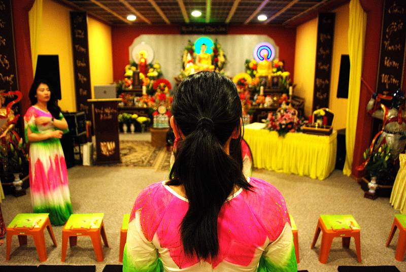 Vietnamská komunita oslavila v Buddhistickém kulturním centru Pagoda Most významný svátek Vesak.