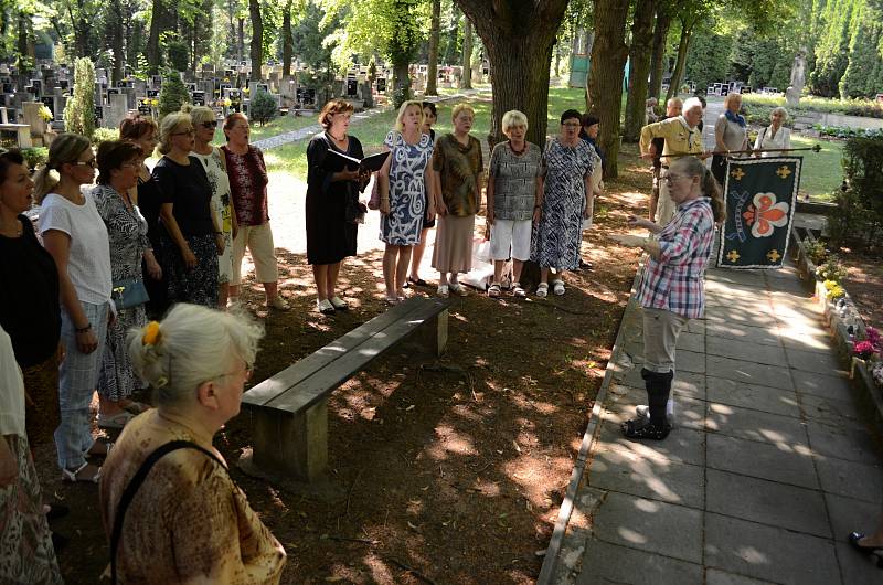 Poslední rozloučení s bývalou novinářkou a skautkou Alenou Kindlovou v Mostě