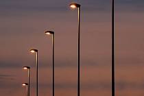 V Louce u Litvínova probíhá výměna kabelů veřejného osvětlení.