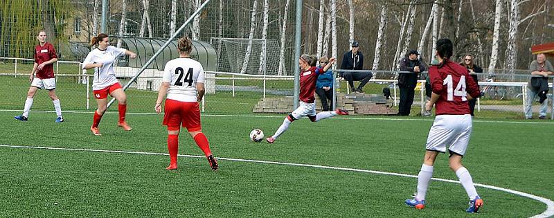 Fotbalistky Souše a Ervěnic/Jirkova na hřišti druhého Švermova, který porazily 5:1.