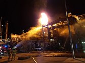 Noční exploze u Litvínova: V chemičce začalo hořet, zranili se čtyři lidé.