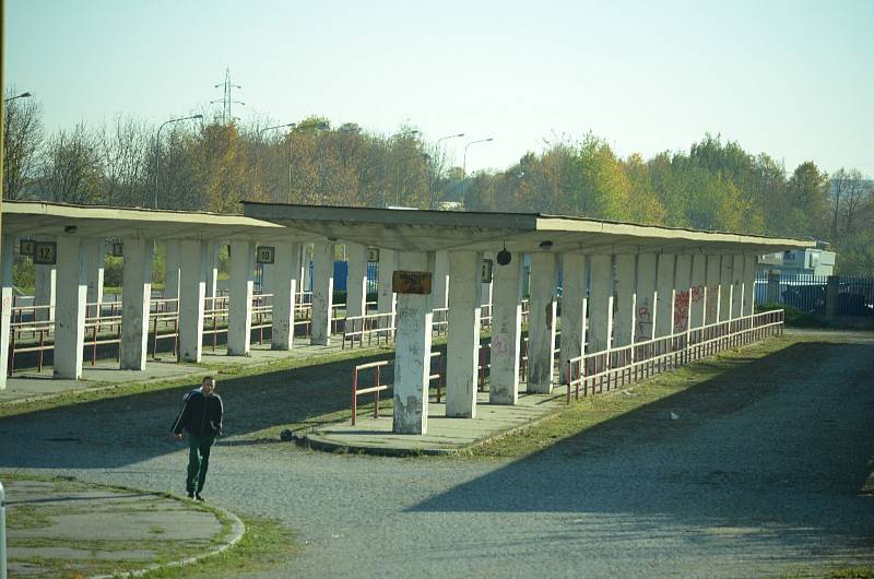 Staré autobusové nádraží v Mostě zůstane v majetku soukromé firmy. Město svůj terminál postaví naproti.