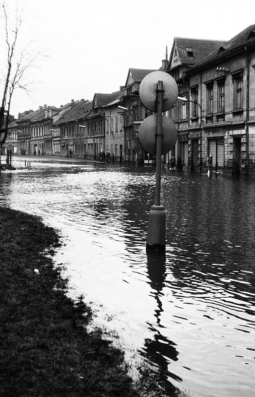 Povodeň ve starém Mostě v prosinci roku 1974.