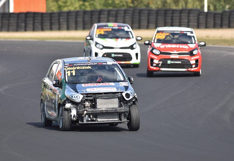 Nedělní deštivé závody na mosteckém autodromu.