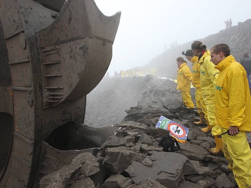 Aktivisté Greenpeace protestují proti těžbě uhlí.