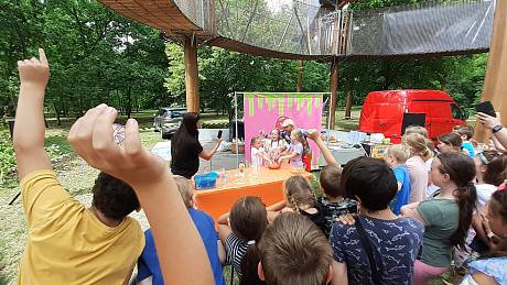 Ve čtvrtek 30. června se v městském areálu Funpark na Šibeníku konala oslava konce školního roku.