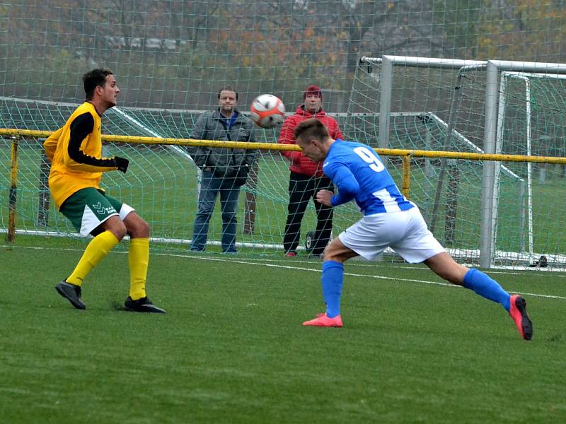Jiřetín/Litvínov (ve žlutém) proti Mosteckému fotbalovému klubu.