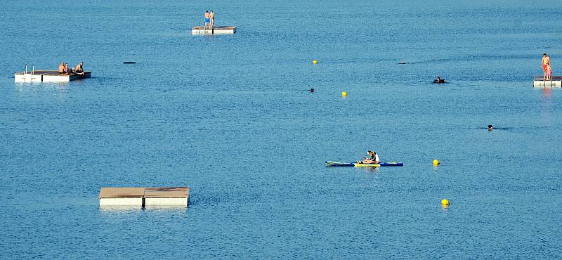 Jezero Most se stalo vyhledávaným místem ihned po svém oficiálním zpřístupnění