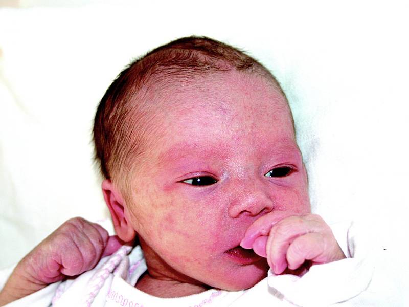 Mamince Denise Duškové z Mostu se 4. března v 0.40 hodin narodila dcera Monika Volfová. Měřila 46 centimetrů a vážila 2,25 kilogramu.