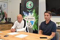 Nový trenér FK Baník Most-Souš Miloš Sazima (vlevo) a ředitel klubu Jan Skýpala.