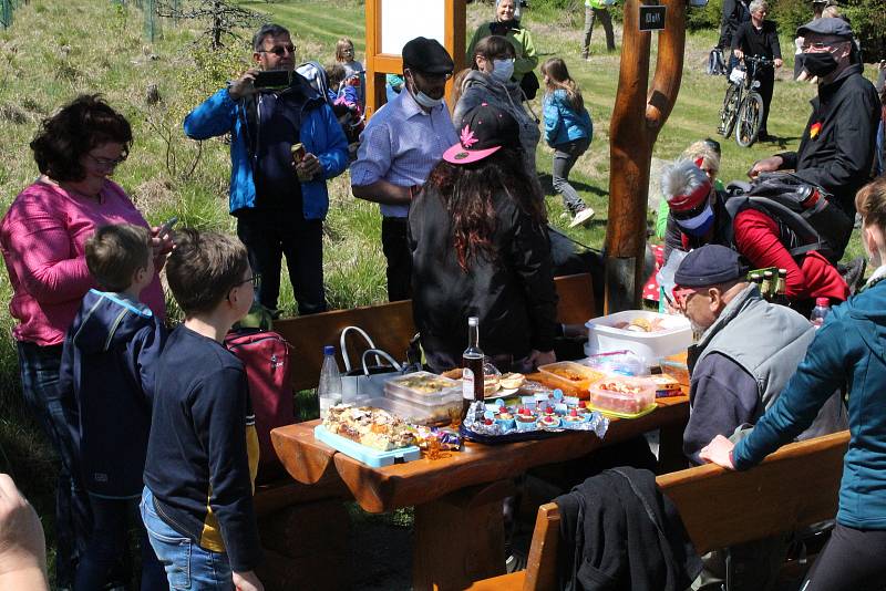 V sobotu 16. května státní hranice opět na chvíli nerozdělovala, ale spojovala. Lidé z pohraničí, kteří chtějí konec uzavřených hranic, se podruhé sešli. Na Mostecku se tak stalo nedaleko krušnohorské obce Klíny.