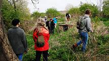 Studánka u kaple v Sinutci. Voda se nedoporučuje pít kvůli blízkým hnojeným polím, ale kdysi lidé věřili, že má zázračnou moc.