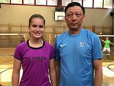Badmintonistka Dobiášová a čínský trenér Zhou Jun Ling. 