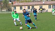 TJ Sokol Březno - TJ Sokol Udlice 1:0, domácí hráči jsou v modrém.