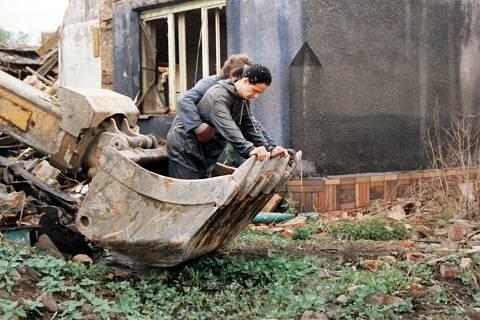Před 30 lety se lidé v Libkovicích postavili bagrům a bránili poslední českou obec bouranou kvůli uhlí.