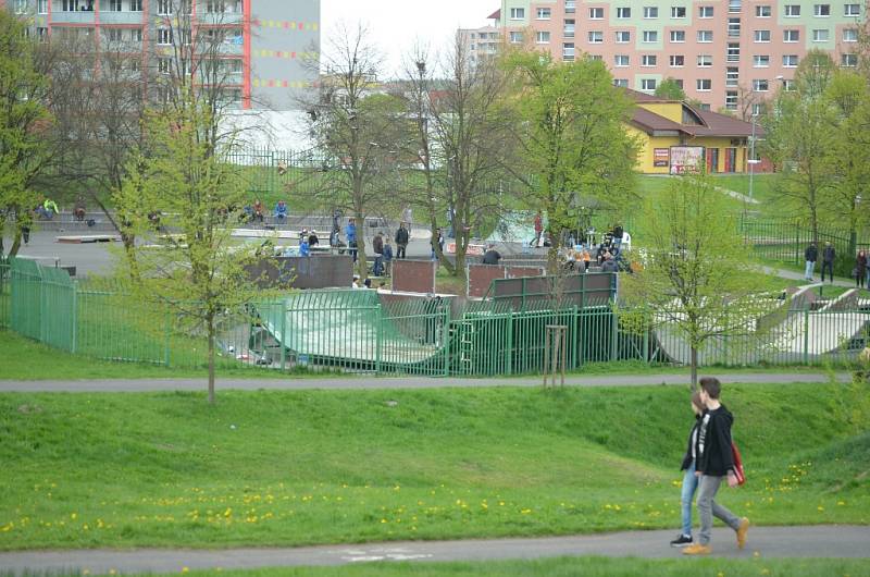 Závody ve skateparku v Mostě.