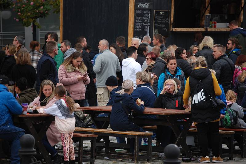 Festival jídla zaplnil centrum Mostu