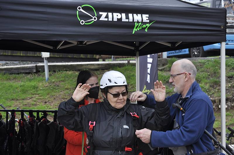 Ve Sport areálu Klíny v Krušných horách na Mostecku zprovoznili lanový skluz (zipline) přes Šumenské údolí.