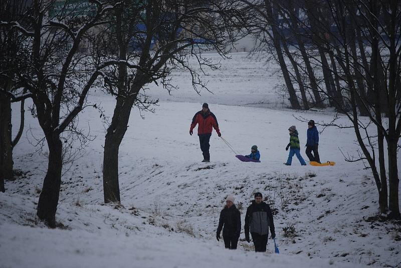 Zima v Mostě v sobotu 8. ledna.