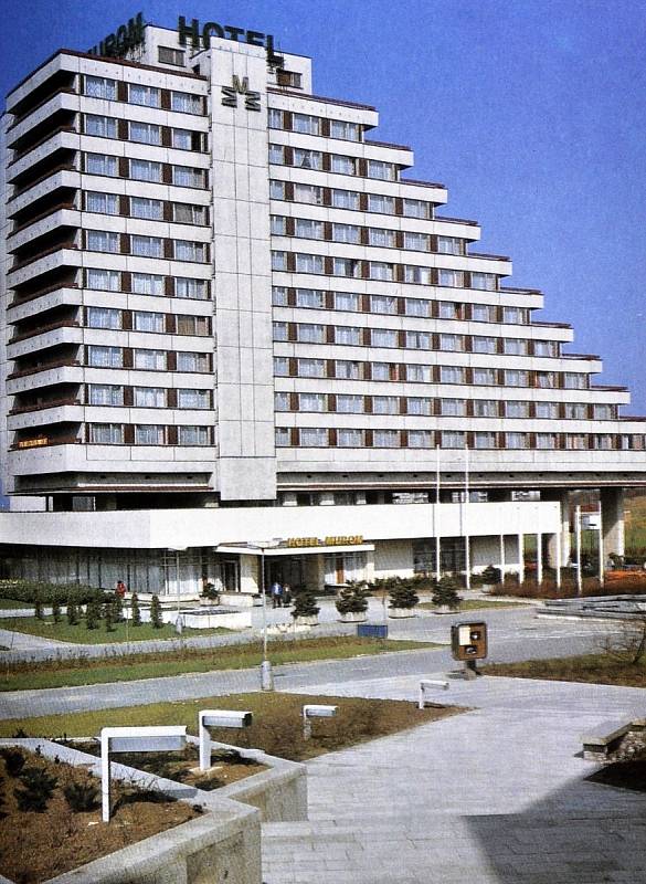 Hotel Murom, nyní Cascade, v centru Mostu